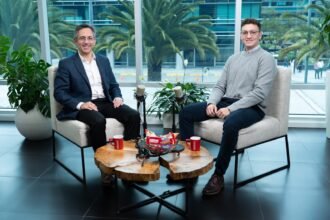 Josué De la Maza, Presidente Ejecutivo de Nestlé Ecuador y Alfonso Laso, Analista de Marketing en Nestlé Nutrition Ecuador.