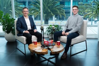 Josué De la Maza, Presidente Ejecutivo de Nestlé Ecuador y Alfonso Laso, Analista de Marketing en Nestlé Nutrition Ecuador.