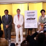El presidente Daniel Noboa y representantes de Suzuki del Ecuador durante la entrega de la donación e inversión en beneficio de la juventud ecuatoriana.