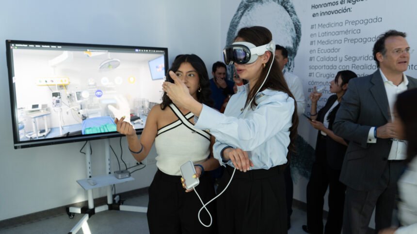 La tecnología de quirófanos inteligentes de Clínica Internacional hizo posible la primera cirugía holoscópica en tiempo real del país y latinoamérica.