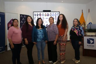 Ganadoras del programa Mejora tu Emprendimiento 2025, una iniciativa de Fundación Bien-Estar, brazo social de Mutualista Pichincha, que fortaleció los conocimientos de 35 mujeres emprendedoras.