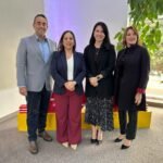De izquierda a derecha: Andrew Williams, CEO regional de DHL; Edith Villavicencio, Gerente General de DHL Express Ecuador; Alexia Alcívar, Viceministra de Comercio Exterior; Jalila Carrillo, CEO para Centro y Suramérica de DHL.