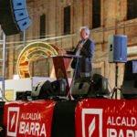 Encendido de luces navideñas en el Parque Pedro Moncayo, uno de los principales escenarios de la programación Ibarra Vive la Navidad 2025.