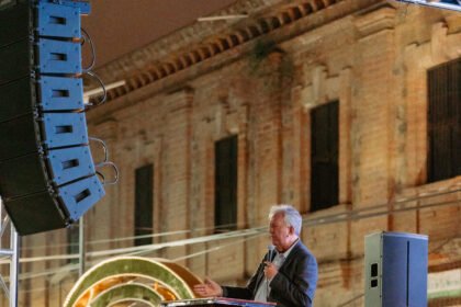 Encendido de luces navideñas en el Parque Pedro Moncayo, uno de los principales escenarios de la programación Ibarra Vive la Navidad 2025.