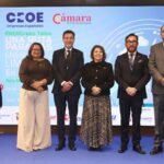 De derecha a izquierda: Alexé Guerrero, presidente de CAMESPA; Paolo Carpio, viceministro de Infraestructura del MIT; Wilma Andrade, embajadora de Ecuador en España; Antonio Jácome, gerente general de CELEC; Karina Osejos, directora ejecutiva de CAMESPA, durante el Congreso Internacional ENERGreen Talks – EU en Madrid.