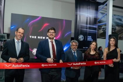 De izquierda a derecha: Ricardo Schneidewind, Subgerente de MG Motor Ecuador; Daniel Wiener, Gerente General de MG Motor Ecuador; Arturo Cárdenas, Gerente General de Autofenix; Daniela Cárdenas, Gerente de Operación Autofenix; y Cristina González, Coordinadora PR Inducorp