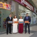 Representantes de Cruz Azul, Pharmacy’s y DHL Express durante el lanzamiento del primer servicio en Latinoamérica que permite el envío directo de productos tradicionales de salud desde Ecuador hacia Estados Unidos