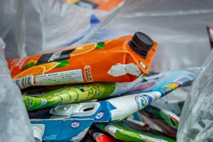 Desarma, escurre y deposita: tres pasos simples de Tetra Pak para darle una nueva vida a los envases y cuidar el planeta.