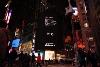 Continental apaga una pantalla de Times Square durante cinco minutos para invitar a vivir más offline.