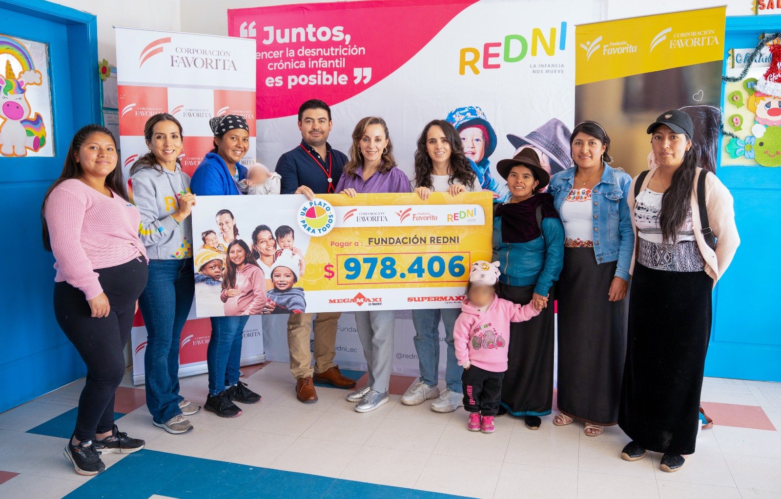 La entrega del aporte se realizó en Riobamba, en un encuentro con madres beneficiarias de los programas de REDNI.