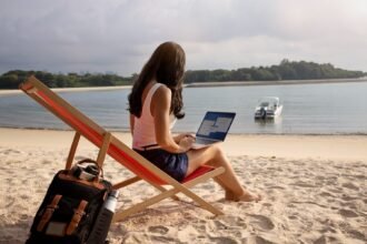 Las personas trabajadoras en Ecuador priorizan cada vez más los incentivos económicos y la flexibilidad laboral sobre el aumento de días de vacaciones, según el estudio Vacaciones 3.0 de Multitrabajos