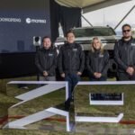 De izquierda a derecha: Alberto Reza, jefe de Producto de Dongfeng; Santiago Castro, CEO de Corporación Maresa; Tatiana Flores, gerente de la Unidad de Negocio Dongfeng; y Andrés Armendáriz, gerente de Marketing de Dongfeng, durante el lanzamiento de la nueva Z9 en Ecuador.