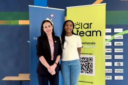 De izquierda a derecha: Diana Sandoval Mite, Gerente de Sala Familiar de la Fundación Casa Ronald McDonald Quito, y Emely Valencia, Gerente de Marketing de SolarTeam