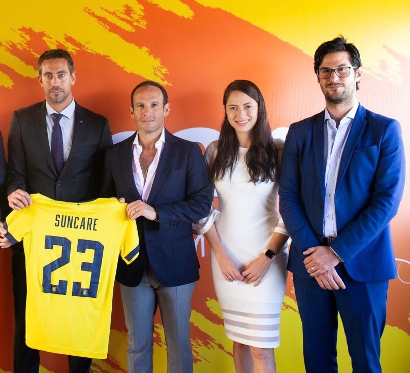 De izquierda a derecha: Martin Kahale, Director del laboratorio Millet; Francisco Egas, Presidente de la Federación Ecuatoriana de Fútbol; Paula Bravo, Gerente de Producto del laboratorio Millet; y Nicolás Solines, Secretario General de la Federación Ecuatoriana de Fútbol.