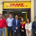 Equipo directivo y de retail de DHL Express Ecuador durante el anuncio del plan de expansión 2026.