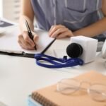 Saloomeh Yousefian, directora del Departamento de Desarrollo Internacional de Universidad Nebrija, presenta la segunda edición del Concurso de Periodismo Constructivo en Ecuador.