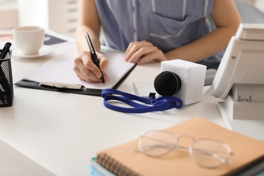 Saloomeh Yousefian, directora del Departamento de Desarrollo Internacional de Universidad Nebrija, presenta la segunda edición del Concurso de Periodismo Constructivo en Ecuador.