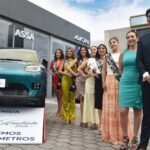 ASSA|GAC develó el vehículo 100 % eléctrico que acompañará a la Reina de Ambato 2026 durante sus actividades protocolares y comunitarias, en el marco de la Fiesta de la Fruta y de las Flores.