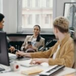 Las relaciones sentimentales en el trabajo no son ilegales, pero pueden convertirse en un riesgo cuando afectan la objetividad y la confianza del equipo.