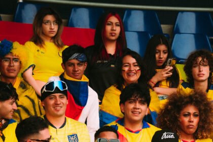 ombriel, Javier Neira y Jøtta lanzan “La Tri”, una canción que celebra la identidad ecuatoriana y la pasión futbolera