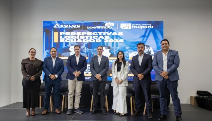 De izquierda a derecha: María José Guizado, Coordinadora de ASOLOG; Fernando Rojas, Director Ejecutivo de ASOLOG; Rafael Arcos, Gerente General de Itulpark; Felipe Tobar, Gerente General de Transportes Sánchez Polo; Paola Cano Montenegro, Gerente de Desarrollo de Negocios en Grupo Worldlogistic; Iván Naranjo, Gerente de Supply Chain en FARMAENLACE; y Carlos Burgos, Presidente de ASOLOG.