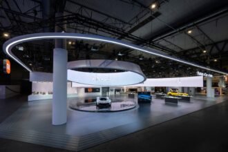 Xiaomi presentó en el MWC 2026 su ecosistema inteligente “Human × Car × Home”, que integra smartphones, vehículos, electrodomésticos y dispositivos AIoT mediante inteligencia artificial.