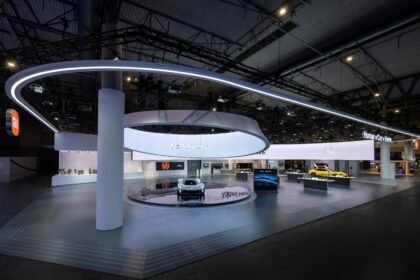 Xiaomi presentó en el MWC 2026 su ecosistema inteligente “Human × Car × Home”, que integra smartphones, vehículos, electrodomésticos y dispositivos AIoT mediante inteligencia artificial.