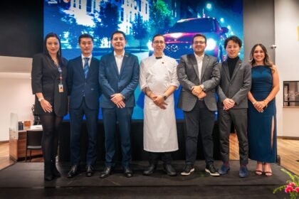 Representantes de Mazda Ecuador, aliados estratégicos y chefs invitados durante la presentación de “Despierta tus sentidos” en Quito.