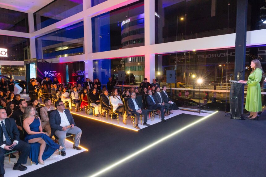 Presentación oficial de la alianza entre Corporación Proauto y LATAM Pass en Quito, que integra movilidad premium y beneficios de fidelización en una propuesta innovadora para el mercado ecuatoriano.