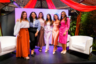 Conversatorio “Menstruación sin tabúes ni vergüenza”, impulsado por Nosotras en el marco del Día Mundial de la Higiene Menstrual, para promover educación menstrual, dignidad y permanencia escolar en Ecuador.