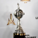 Jugadoras durante un partido de fútbol femenino previo a la Copa Libertadores Femenina 2026 que se disputará en Quito.