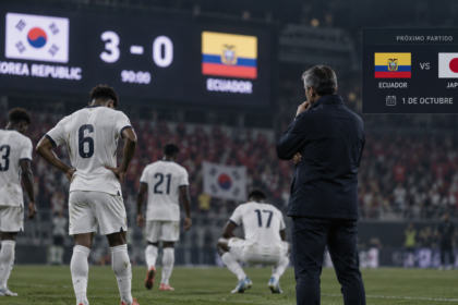 Imagen referencial de jugadores de Ecuador con uniforme blanco tras el partido ante Corea del Sur, con Japón como próximo rival.