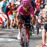 Richard Carapaz durante la Vuelta a España 2026 antes de la última etapa en Granada