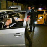 Operativo policial durante la primera noche de toque de queda en Ecuador este 17 de septiembre de 2026.
