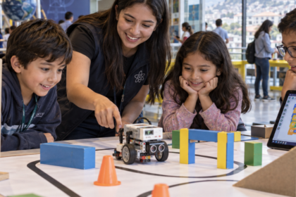 Actividad de robótica educativa Cómo entrenar a tu robot en el Museo Interactivo de Ciencia de Quito