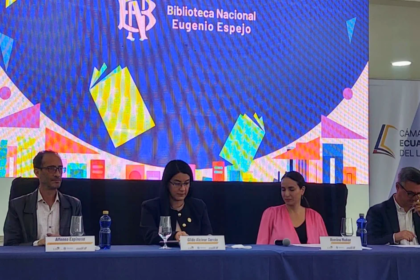 Agenda de la Feria Internacional del Libro de Quito 2026 con autores, firmas y presentaciones.