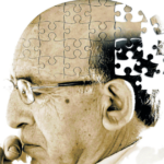 Persona adulta mayor acompañada por un familiar en una imagen sobre las señales del Alzheimer.