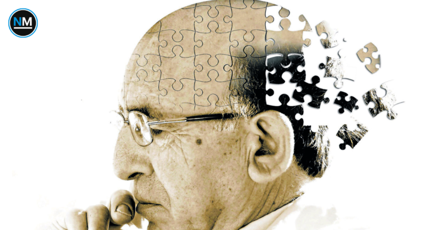 Persona adulta mayor acompañada por un familiar en una imagen sobre las señales del Alzheimer.