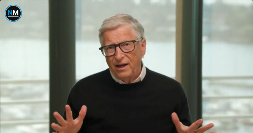 Bill Gates durante una intervención sobre inteligencia artificial y futuro del empleo