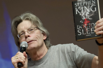 Stephen King cumple 79 años y celebra más de cinco décadas de trayectoria literaria.