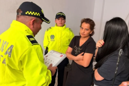 Policías de Colombia notifican la detención de Inda Peñarrieta y Michelle Macías, esposa e hija de alias Fito.
