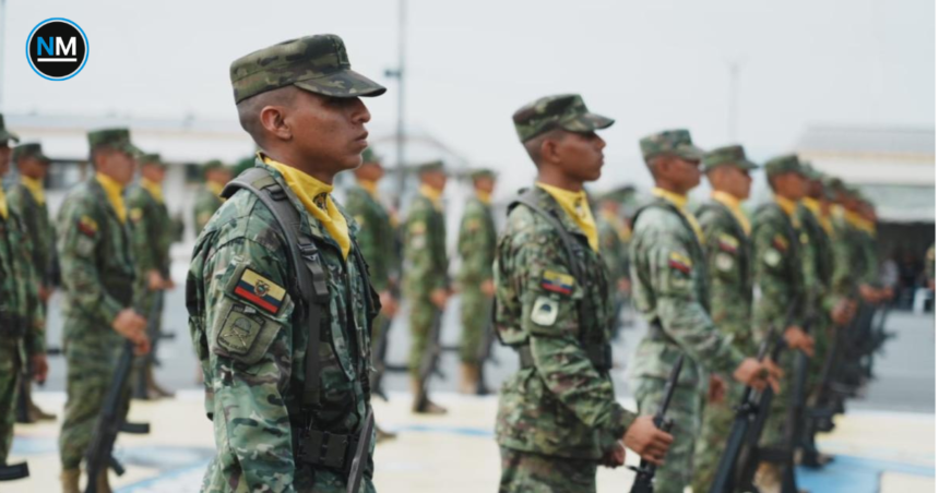 Jóvenes durante un proceso de acuartelamiento para el servicio militar en Ecuador.