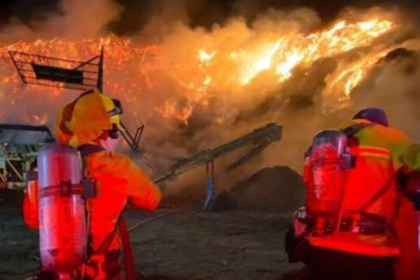Incendio forestal activo en Ecuador durante la jornada del 22 de septiembre.
