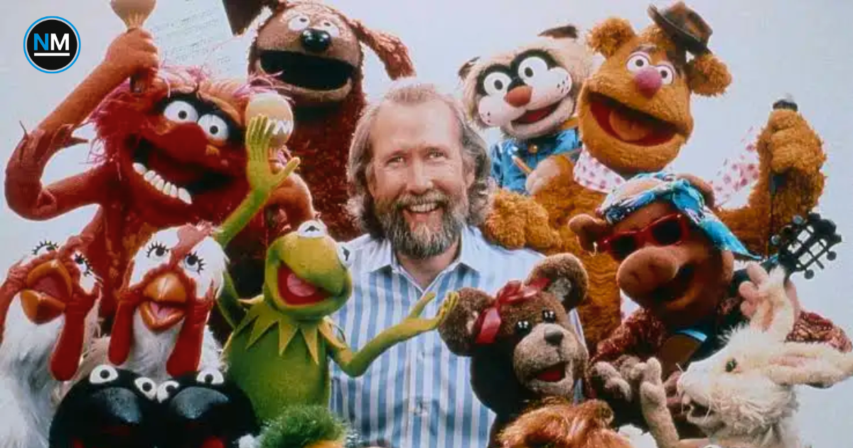 Jim Henson rodeado por la Rana René y varios personajes de los Muppets
