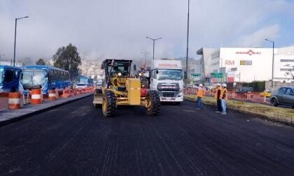 Trabajos de rehabilitación vial en la Panamericana Norte, en Quito