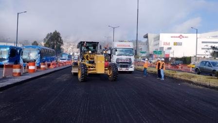 Trabajos de rehabilitación vial en la Panamericana Norte, en Quito