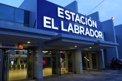 Exterior de la estación El Labrador del Metro de Quito
