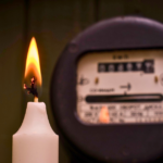 Personal de la Empresa Eléctrica Quito trabaja en infraestructura de la red eléctrica
