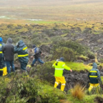 Muro de contención colapsado y afectaciones en una vía de La Argelia Baja, sur de Quito