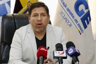 Fiscal provincial de Pichincha, Darwin Jaramillo, durante una rueda de prensa sobre la investigación al juez Renán Andrade